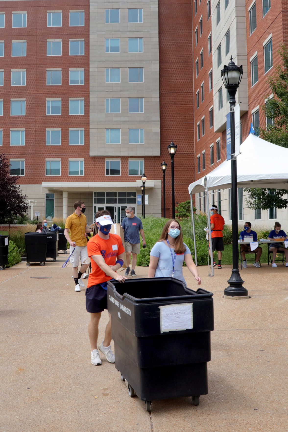 SLU freshmen move in to dorms